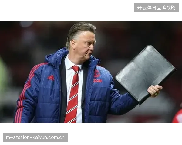 科曼或将在范加尔的5-3-2防守遗产与自己的4-3-3进攻哲学间灵活切换，以应对不同对手